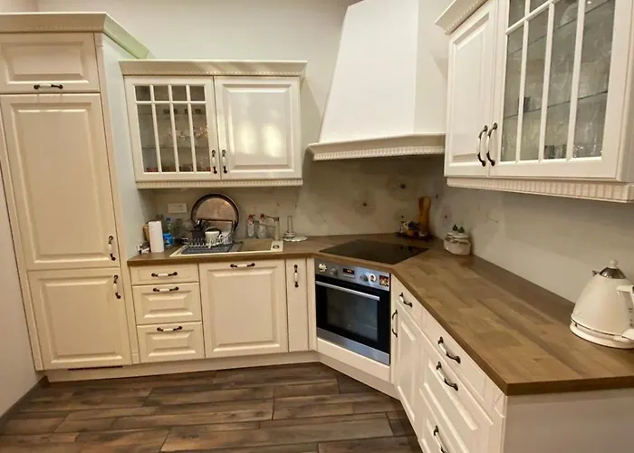 Robert\'S Apartment