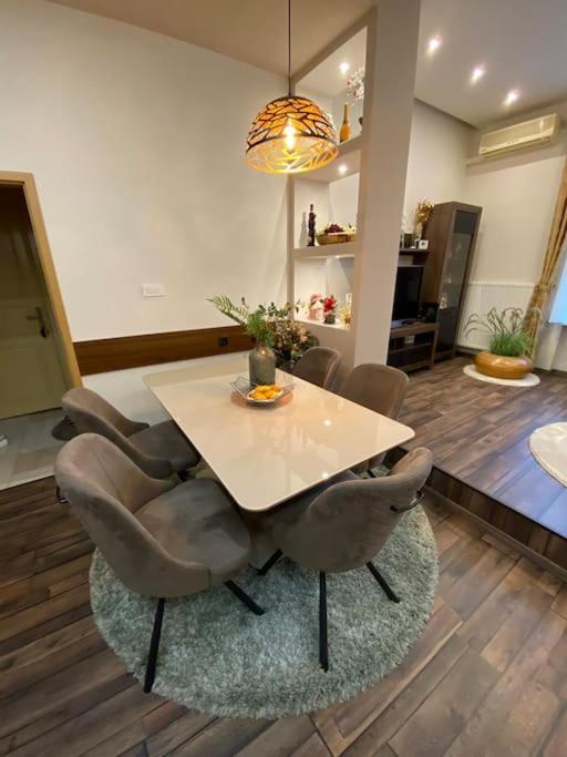 Robert's Apartment