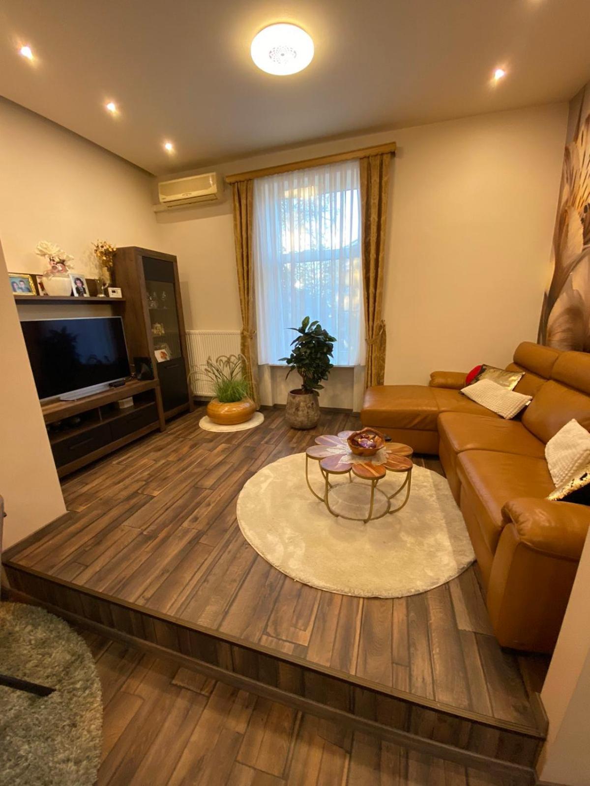 Robert's Apartment *